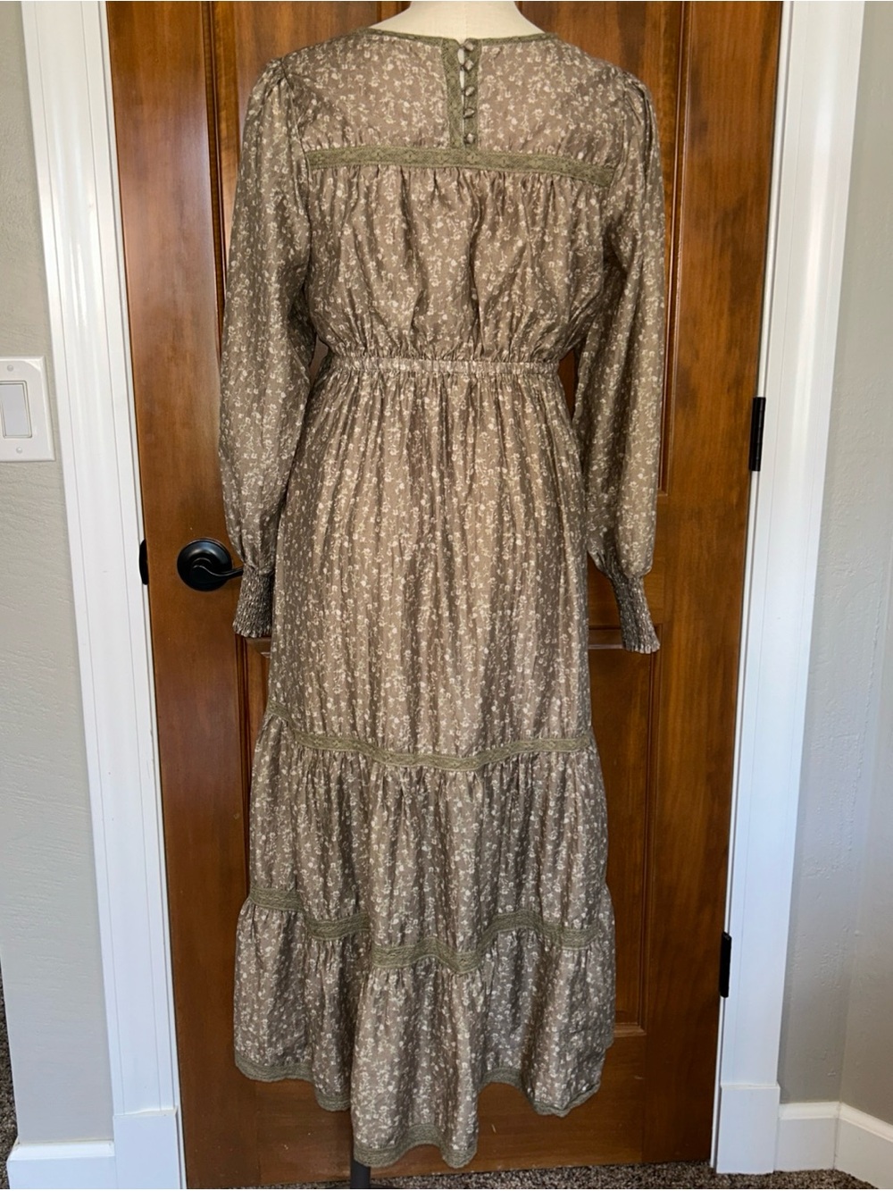 In Loom Beige Floral Long Sleeve Tiered Maxi Dress Cottage Core Fairy Bridgerton - Picture 4 of 16
